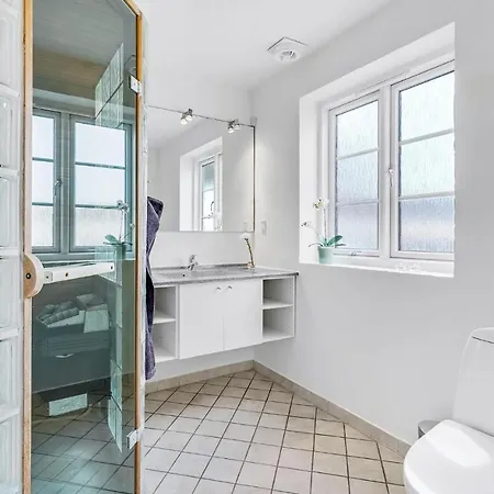 Beautiful In Rm With 3 Bedrooms, Sauna And Wifi *