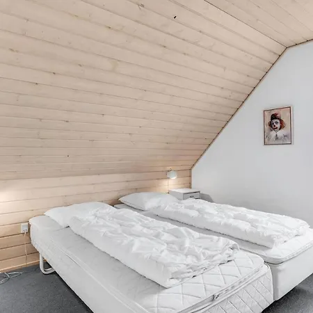 Beautiful In Rm With 3 Bedrooms, Sauna And Wifi