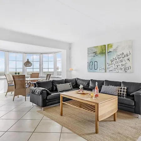 Beautiful In Rm With 3 Bedrooms, Sauna And Wifi